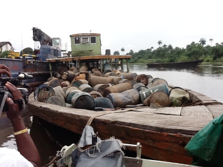BBM Ditimbun, SMS ke 1708! Penanganan? "Nggak Janji!"